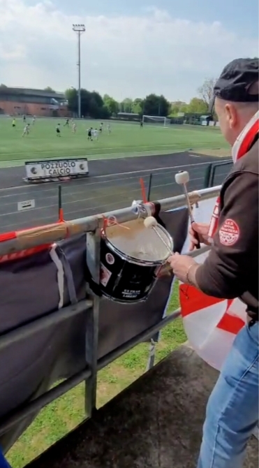 Il tamburo e i primi tifosi della Curva Est
